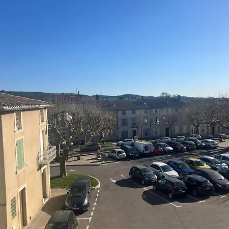 Appartement. 2 A 4 Pers. Lit Queen-size. Au Calme. Apartamento