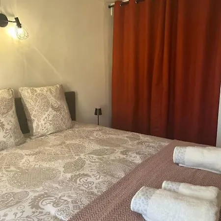 Appartement. 2 A 4 Pers. Lit Queen-size. Au Calme. Apartamento